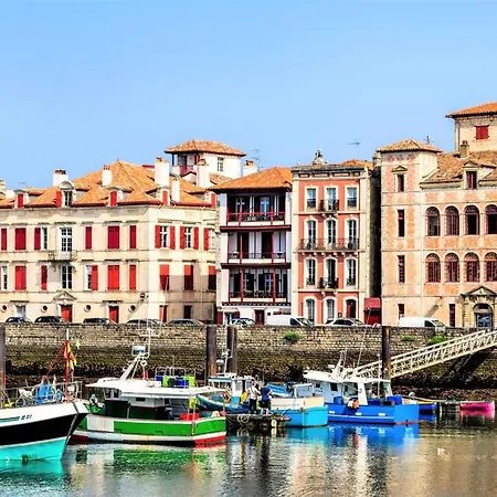 Apartment Studio Renove En Centre-ville A 5 Min De La Plage, Proche Commerces Et Gare - Fr-1-4-690 Saint-Jean-de-Luz